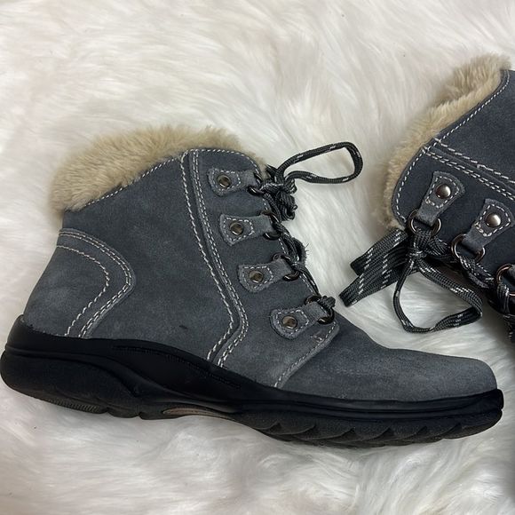 Earth Origins Crowley 7M Water Resistant Faux Fur Suede Ankle Boots Bin 22 - Picture 4 of 9